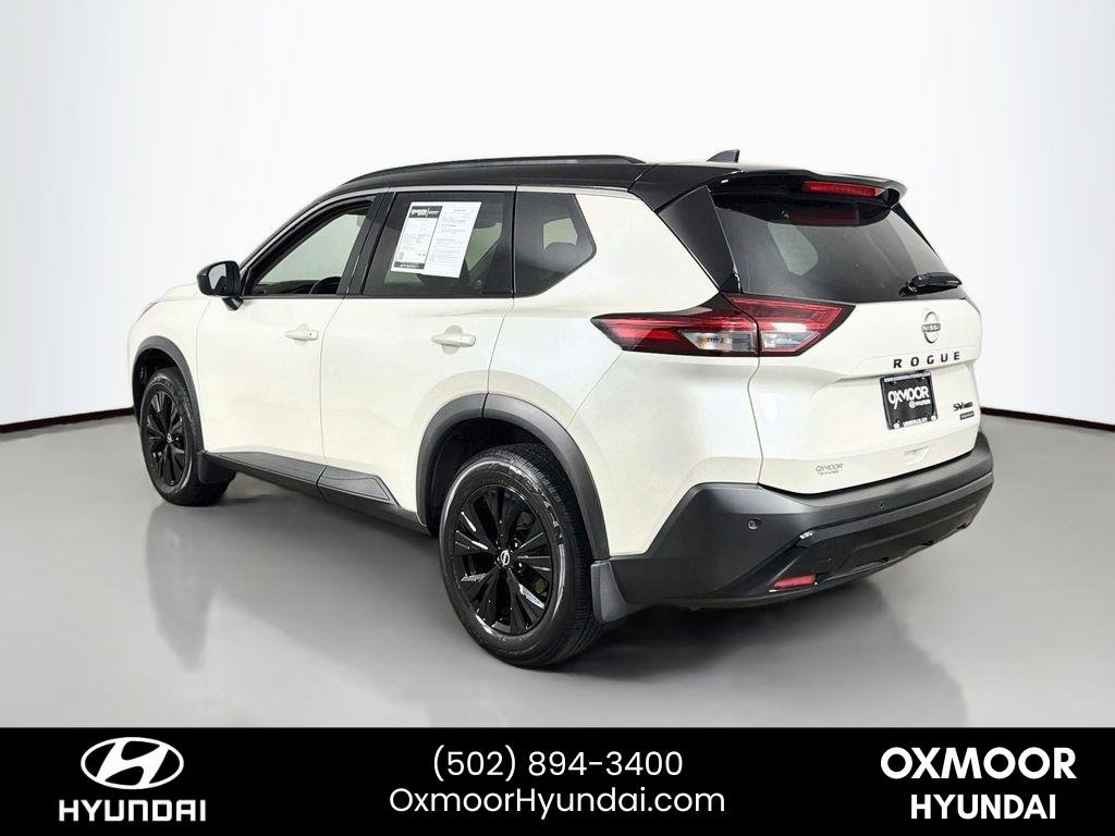 Used 2023 Pearl White Tricoat/Super Black Nissan SV image 5