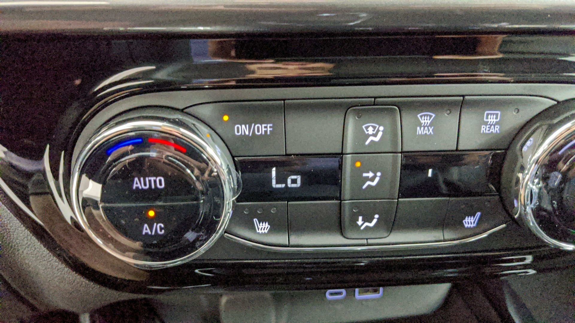 New 2026 Mosaic Black Metallic Chevrolet ACTIV image 13