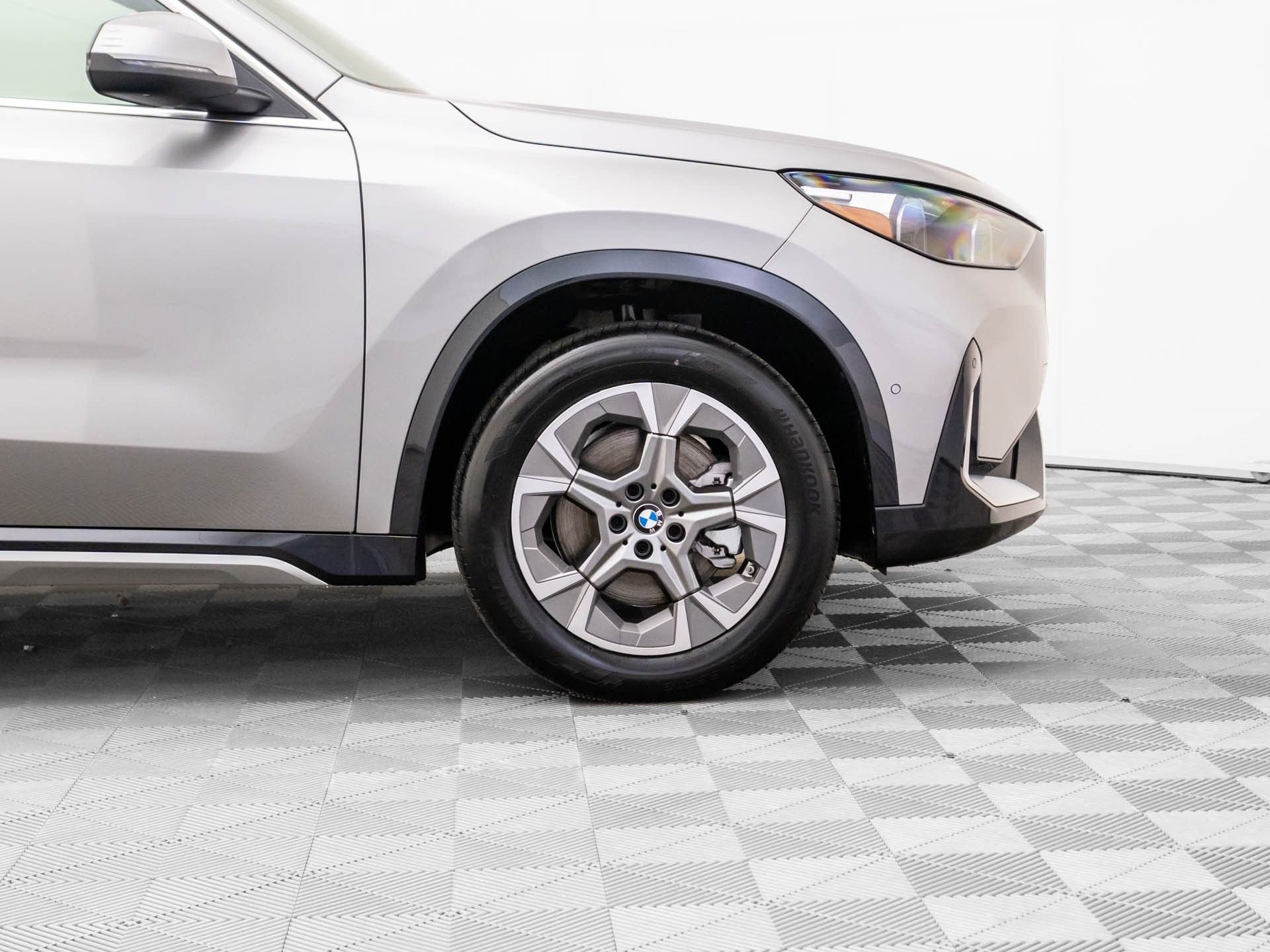 New 2026 Space Silver Metallic BMW xDrive28i image 36