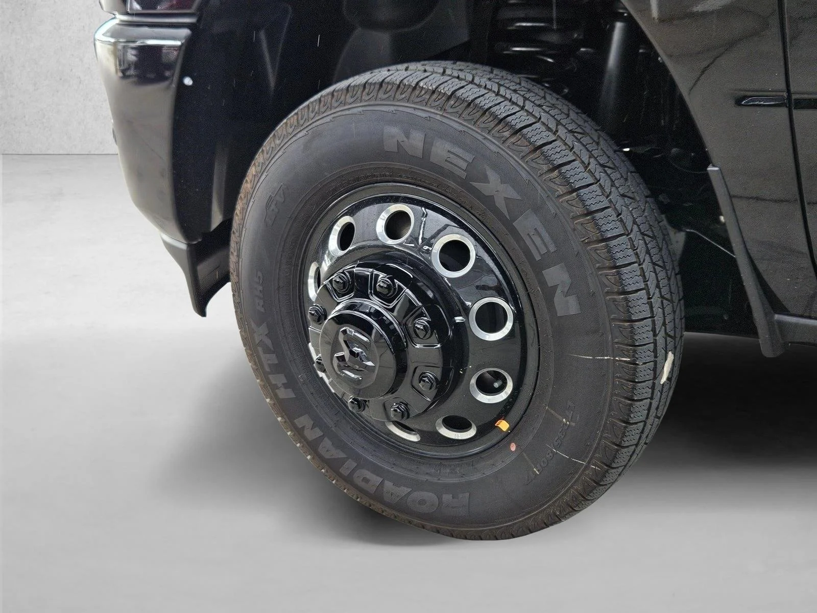 New 2026 Diamond Black Crystal Pearl-Coat Exterior Paint RAM Lone Star image 10