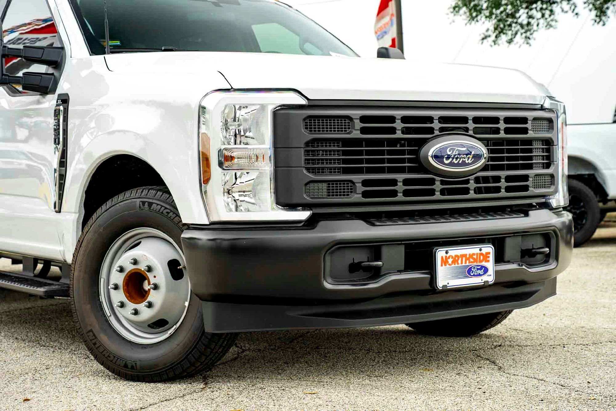 New 2026 Oxford White Ford XL image 3