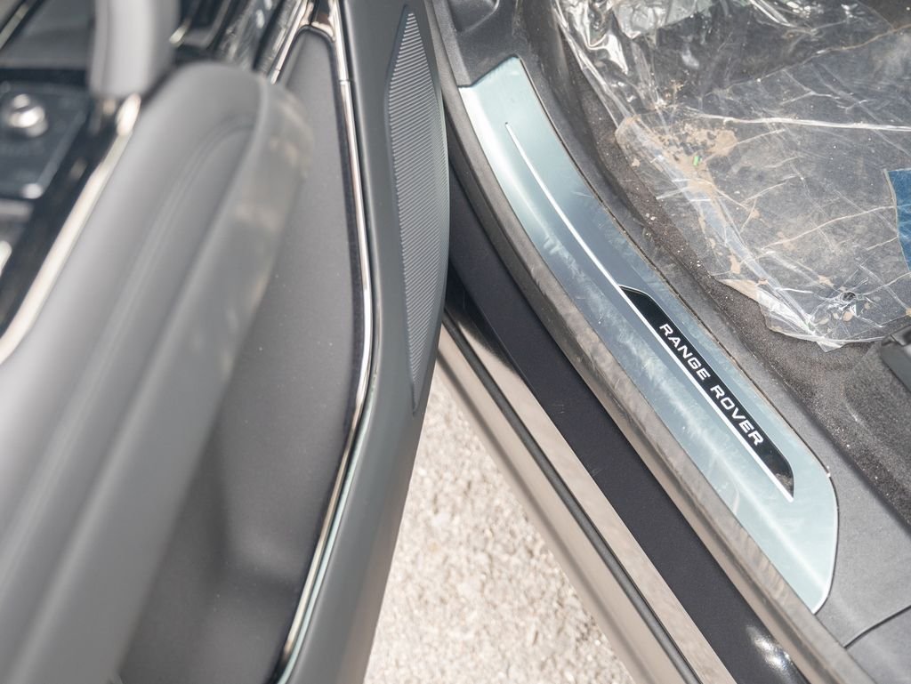 New 2026 Carpathian Grey LAND ROVER Dynamic SE image 16