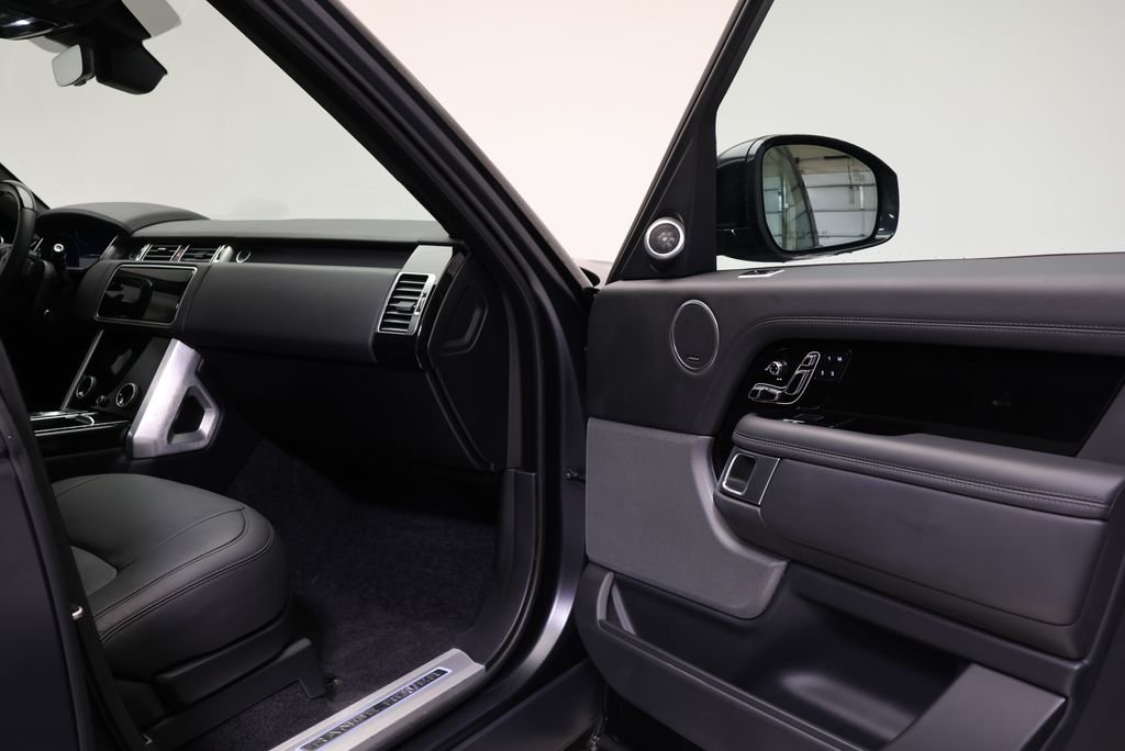 Used 2019  Land Rover 5.0L V8 Supercharged image 38