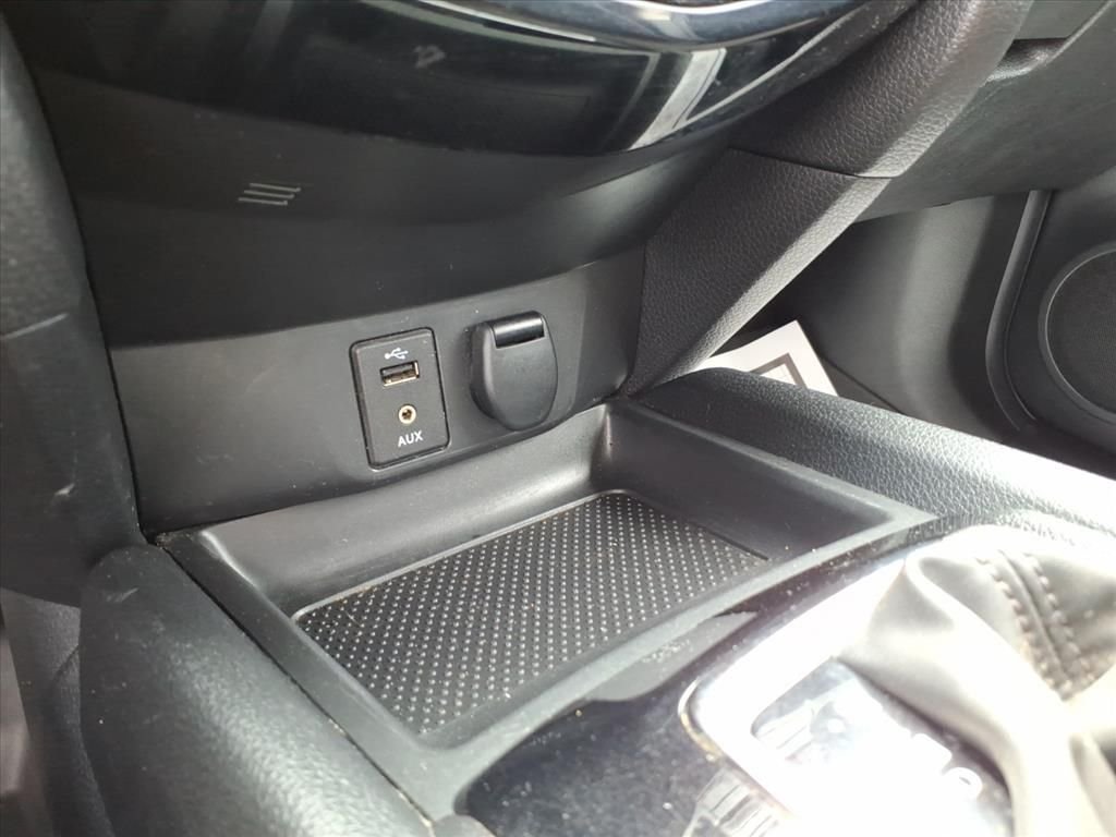 Used 2018 Ruby Nissan S image 25