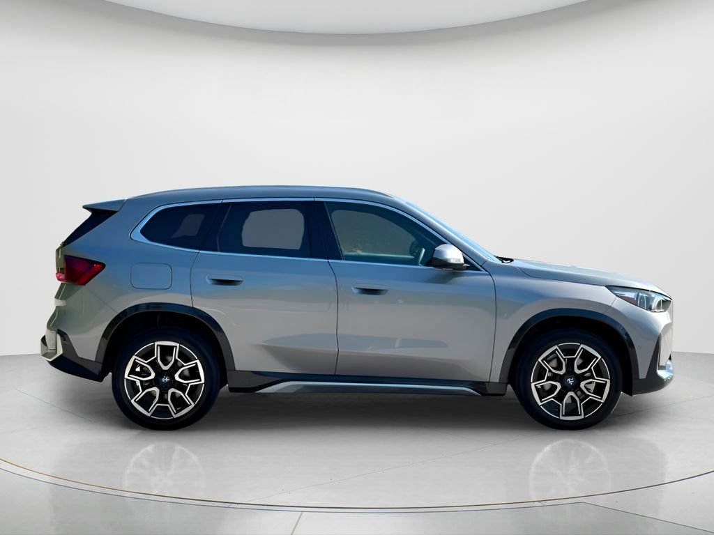 New 2026 Space Silver Metallic BMW xDrive28i image 4