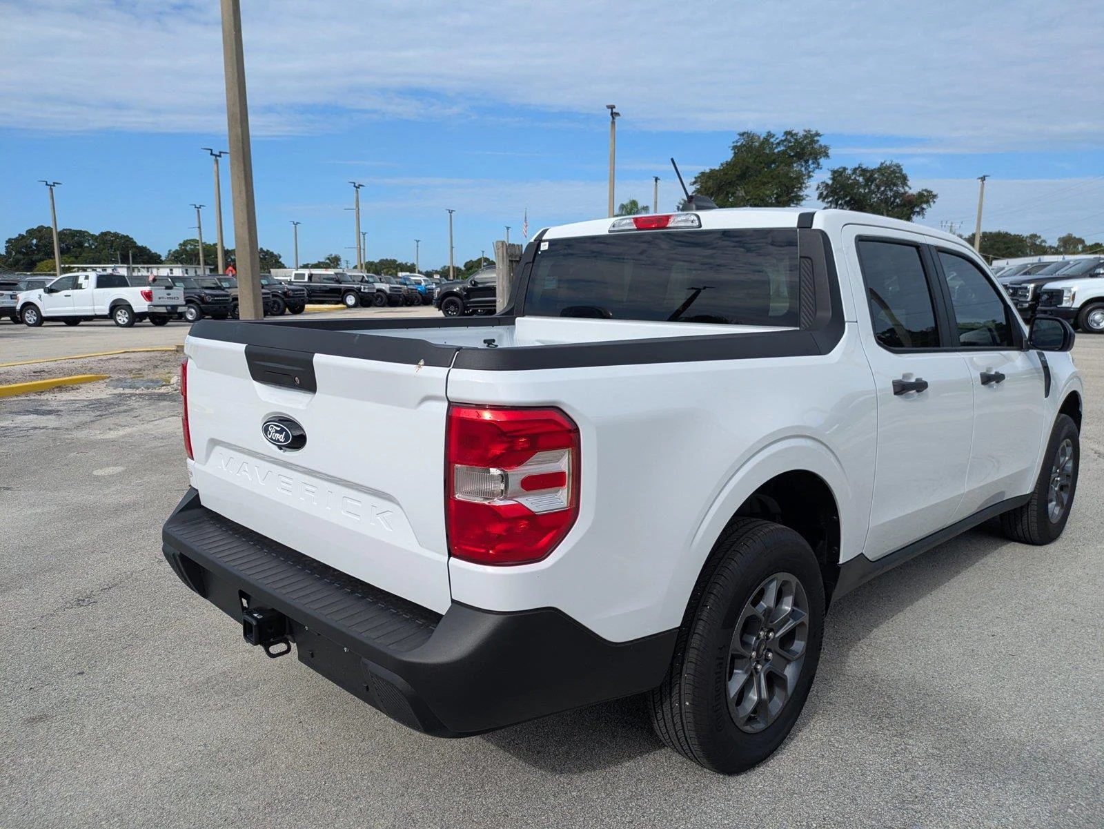 New 2026 Oxford White Ford XLT image 6