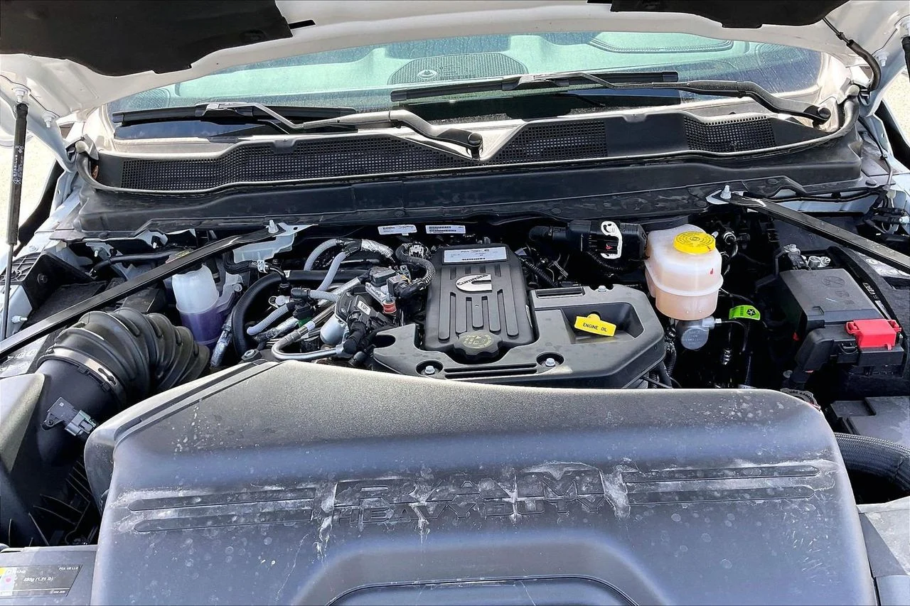 New 2026 Bright White Clear-Coat Exterior Paint RAM Laramie image 36