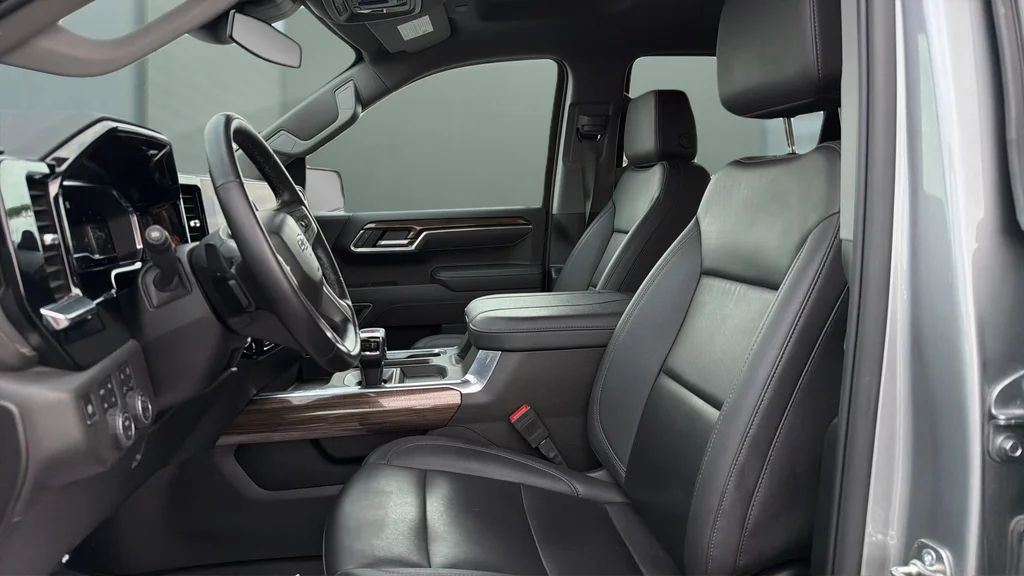 Used 2025 Gray Chevrolet RST image 18