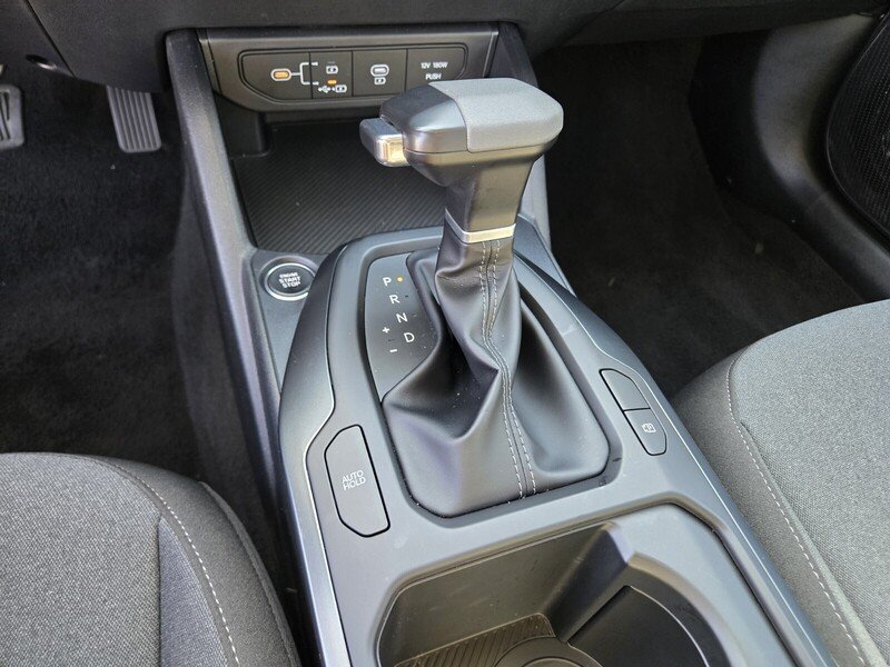 Used 2025 Snow White Pearl KIA LXS FWD image 22