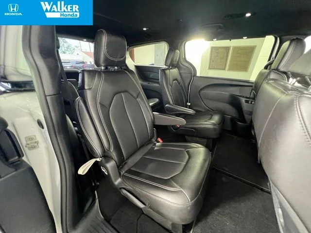 2025 Chrysler Pacifica Select - Photo 42