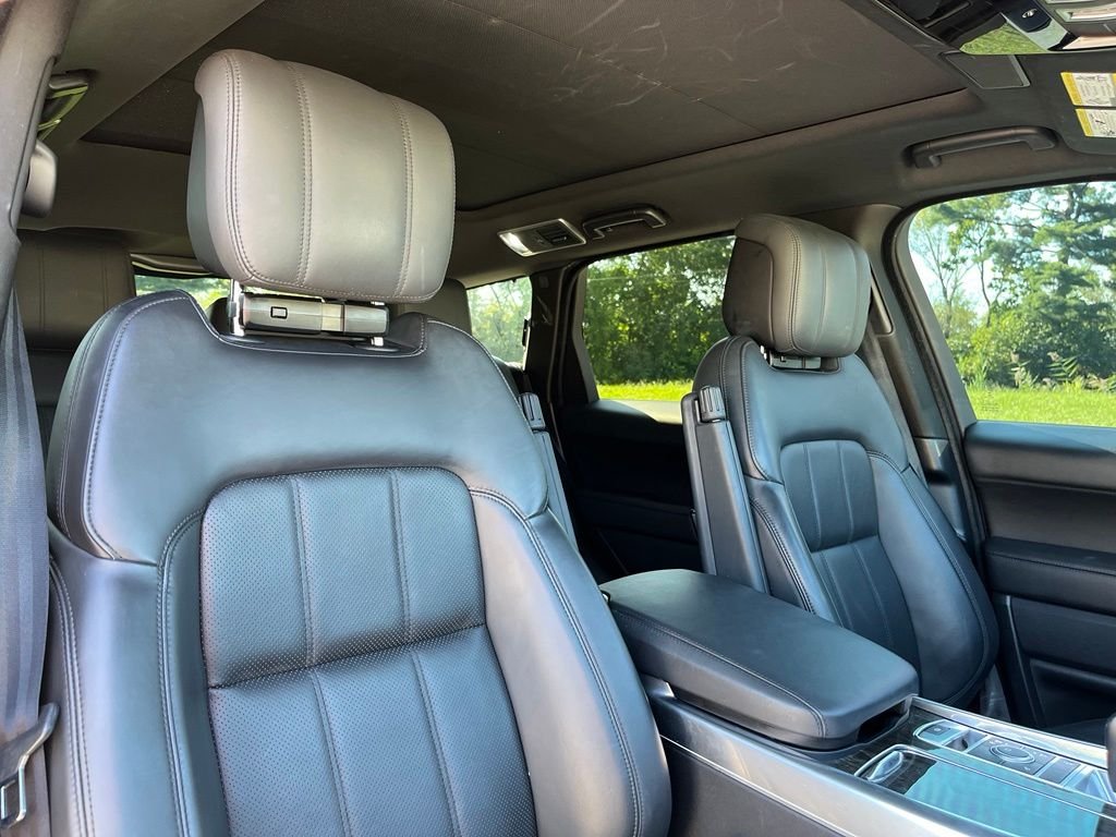 Used 2022 White Land Rover HSE Silver Edition image 30