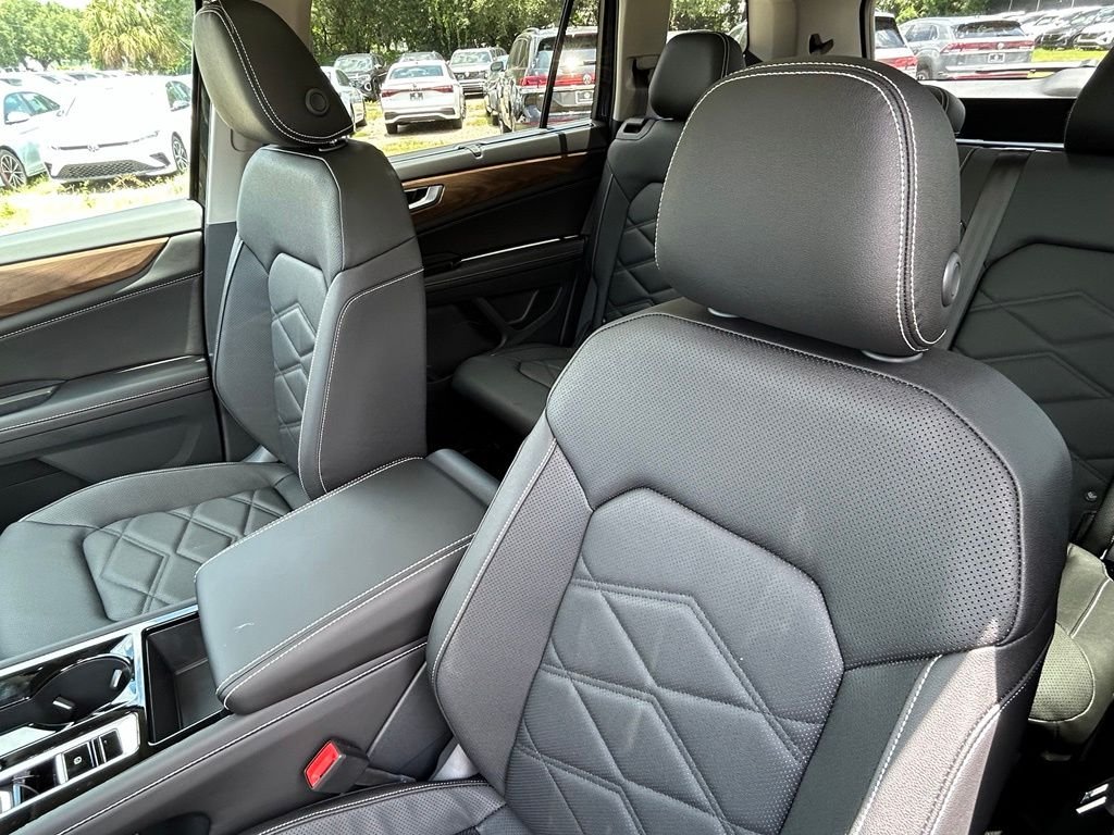 New 2026 Black Volkswagen SE w/Technology image 17