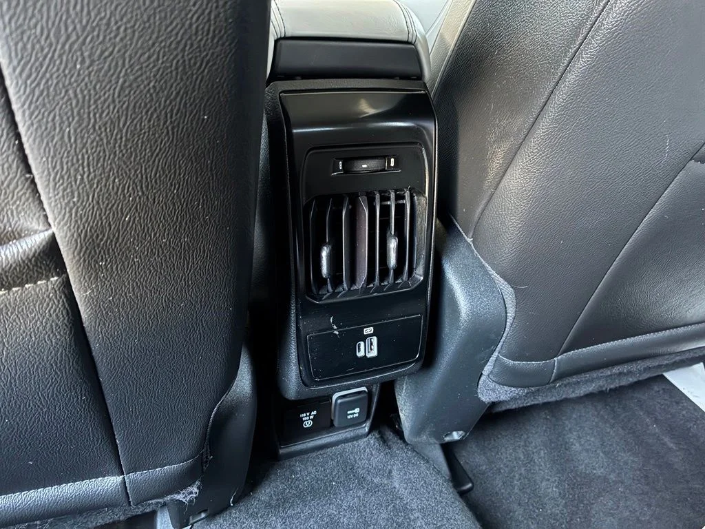Used 2022 Red Jeep Latitude image 57