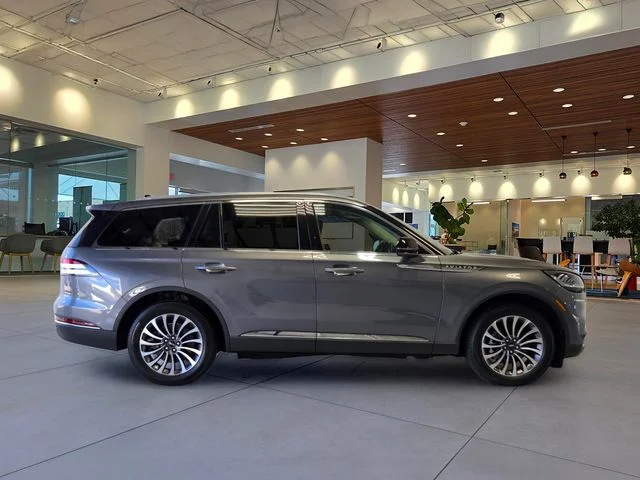 Used 2023 Gray Lincoln Reserve image 6
