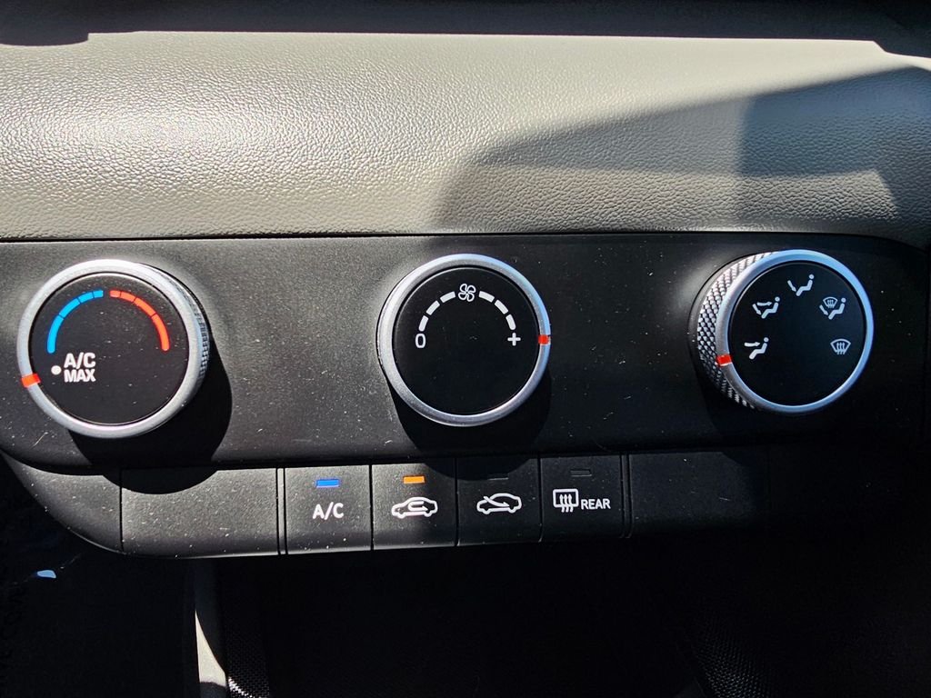 2025 Hyundai Elantra SE - Photo 30
