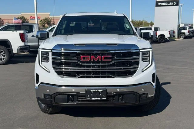 New 2026 Glacier White Tricoat GMC SLT image 3