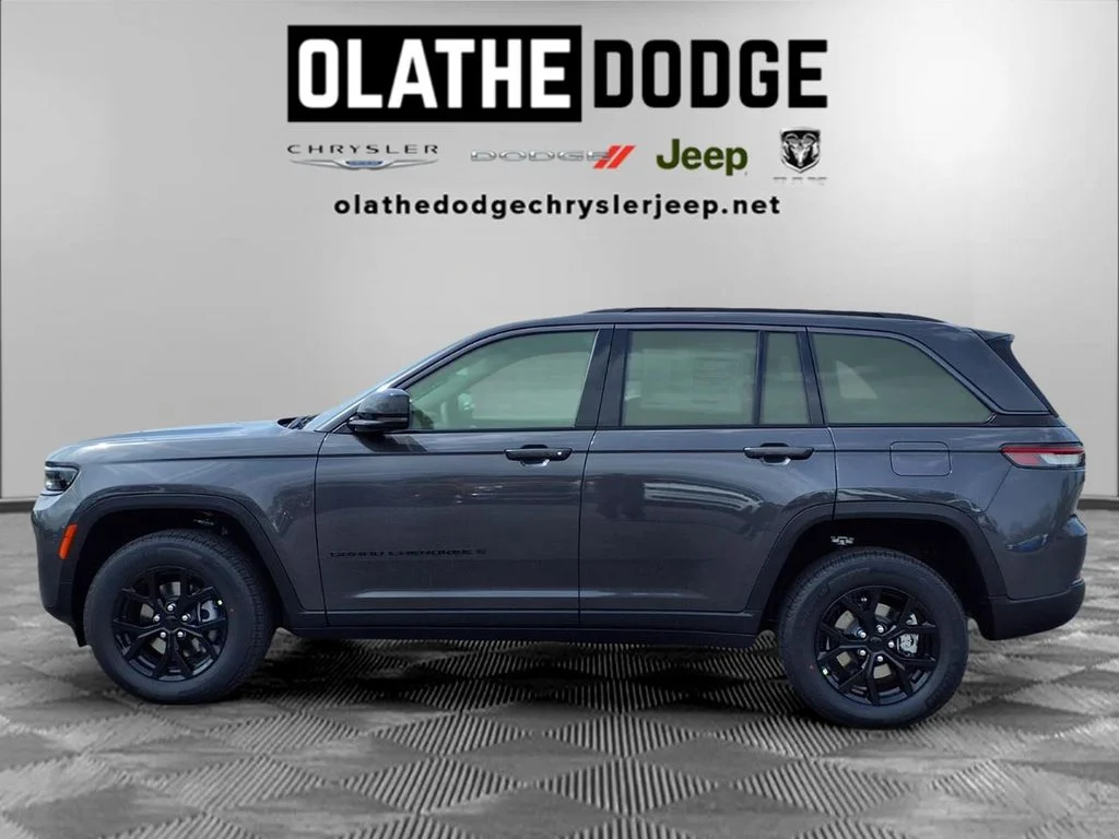 New 2026 Baltic Gray Metallic Clear-Coat Exterior Paint Jeep Altitude image 19