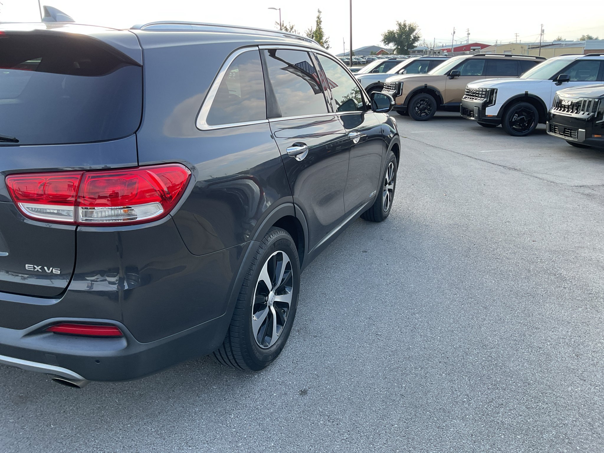 Used 2017 Platinum Graphite Kia EX V6 image 9