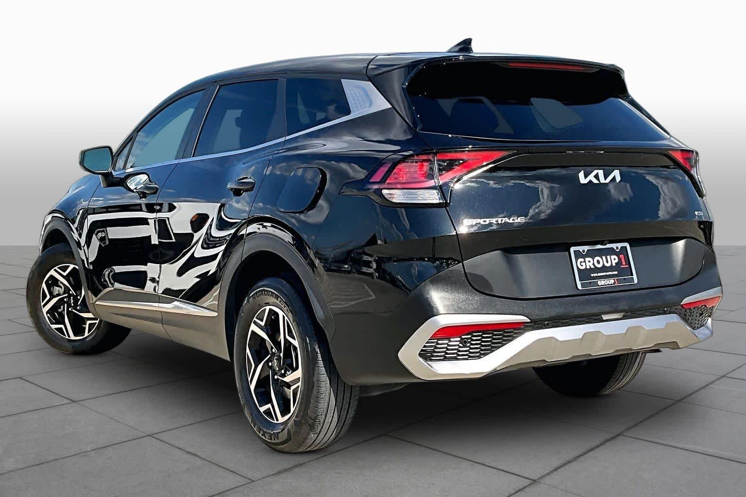 Used 2024 Fusion Black Kia LX image 12