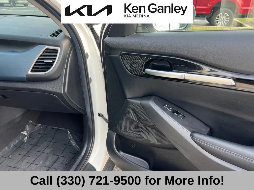 Used 2021 White Kia S image 55