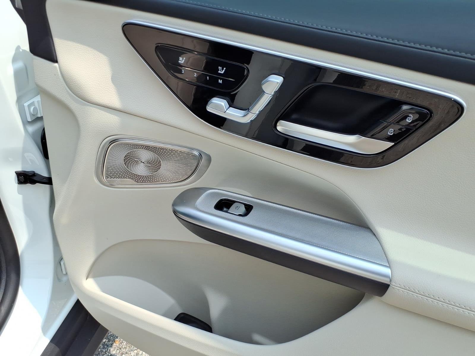 Used 2023 POLAR WHITE MERCEDES-BENZ  image 24
