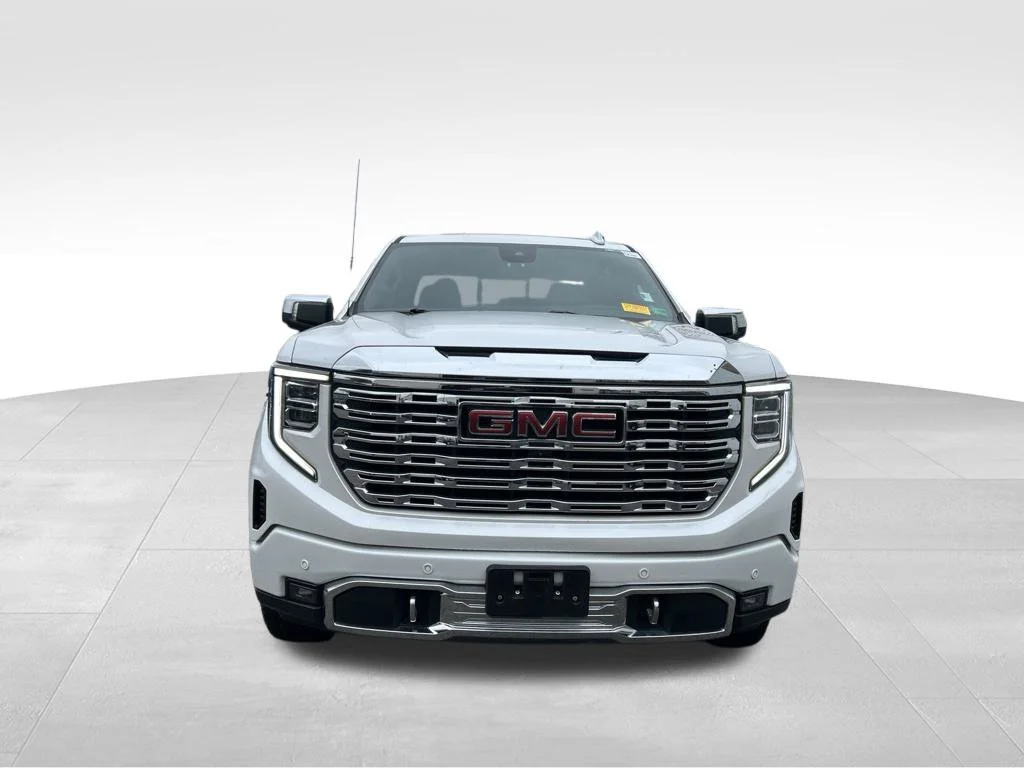 Used 2025 White GMC Denali image 9