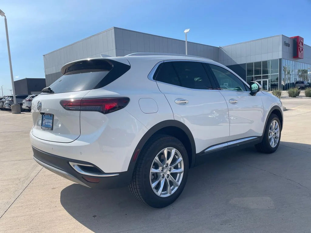 Used 2021 White Buick Preferred image 5