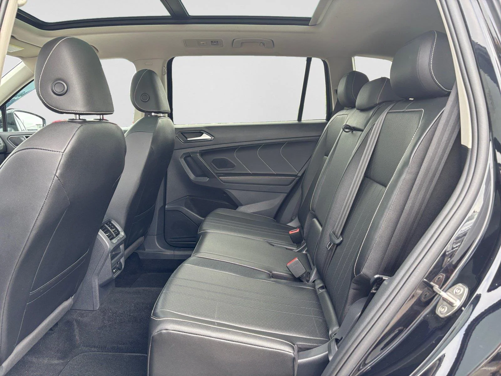 2023 Volkswagen Tiguan SE - Photo 41