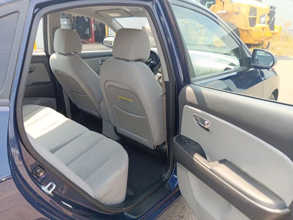Used 2010 Regatta Blue Pearl Hyundai SE image 27