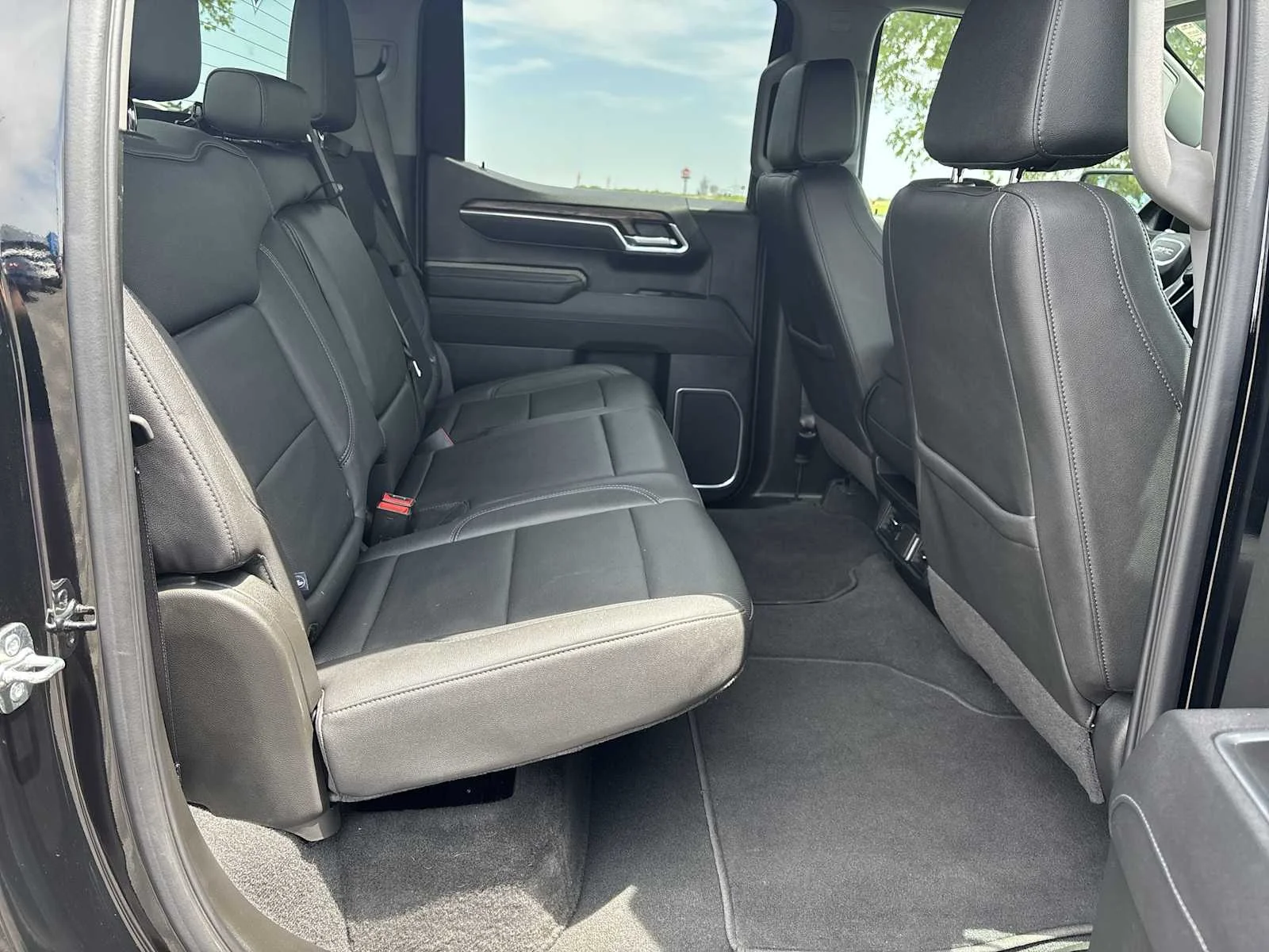 Used 2025 Onyx Black GMC SLT image 27