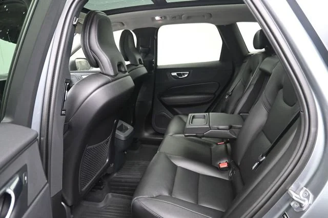 Used 2019 Grey Volvo Momentum image 22