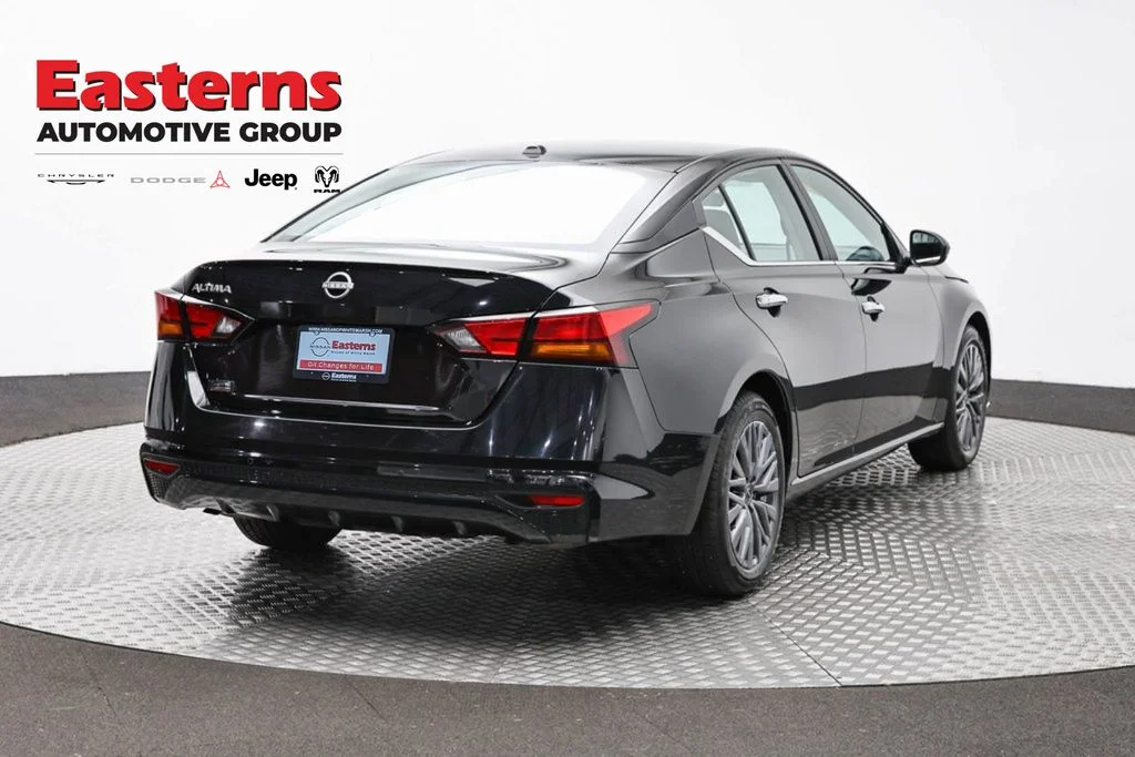 Used 2025 Black Nissan 2.5 SV image 4