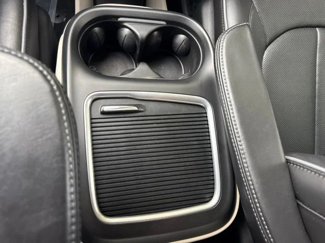 Used 2019 Brilliant Black Crystal Pearlcoat Chrysler Limited image 40