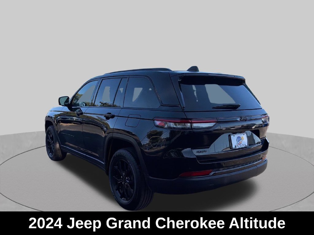 Used 2024 Black Jeep Altitude image 3