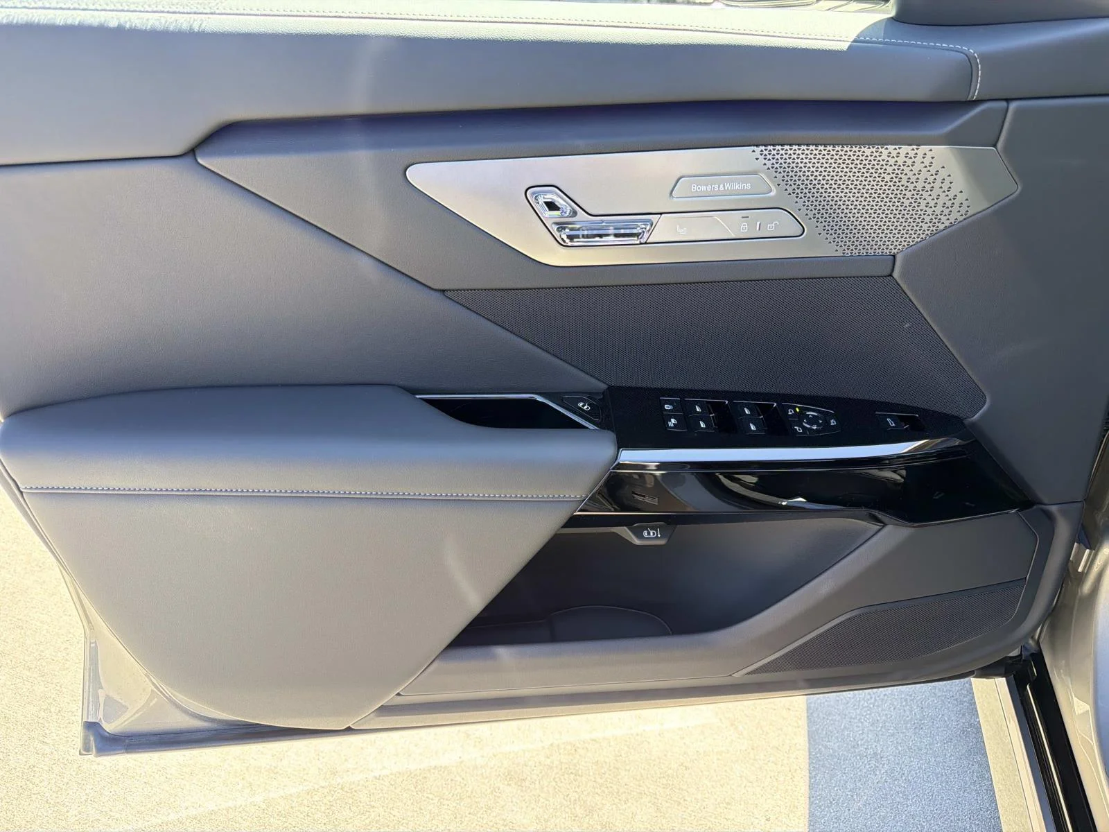 New 2027 Oxide Grey Metallic BMW 740i image 26