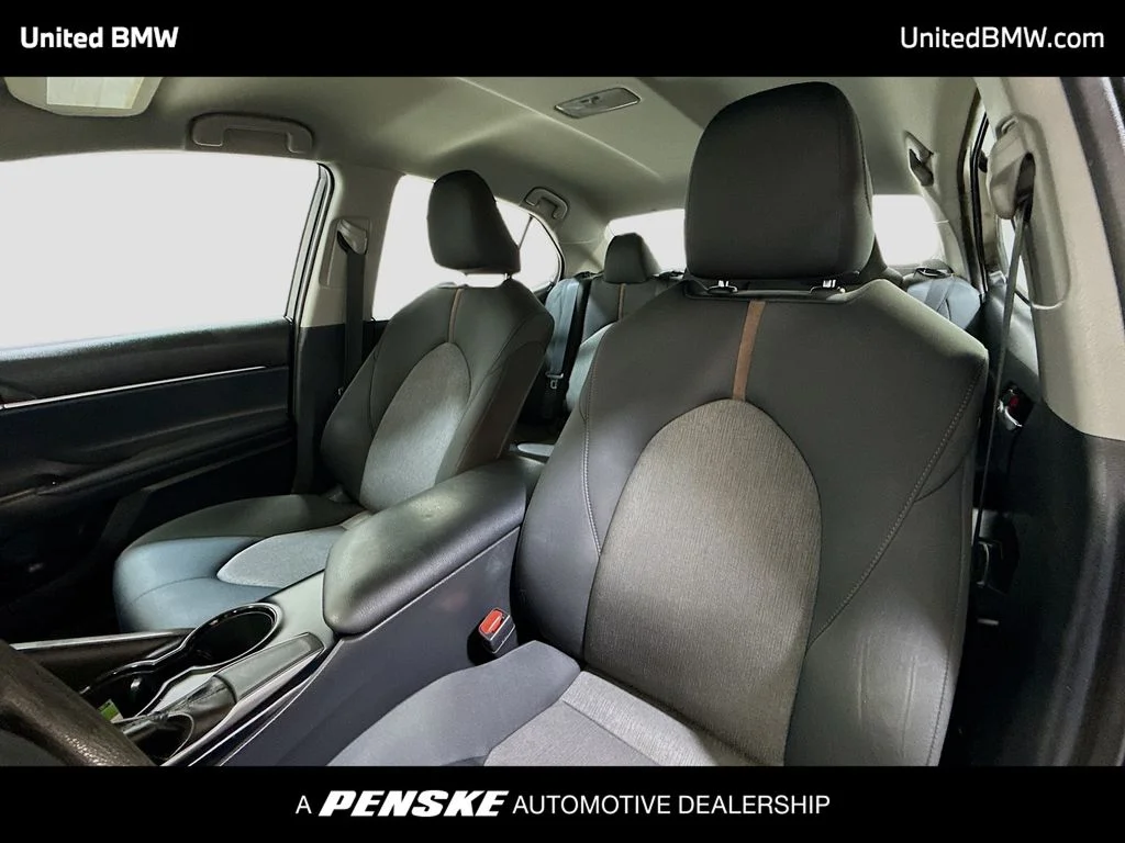 2019 Toyota Camry LE - Photo 5