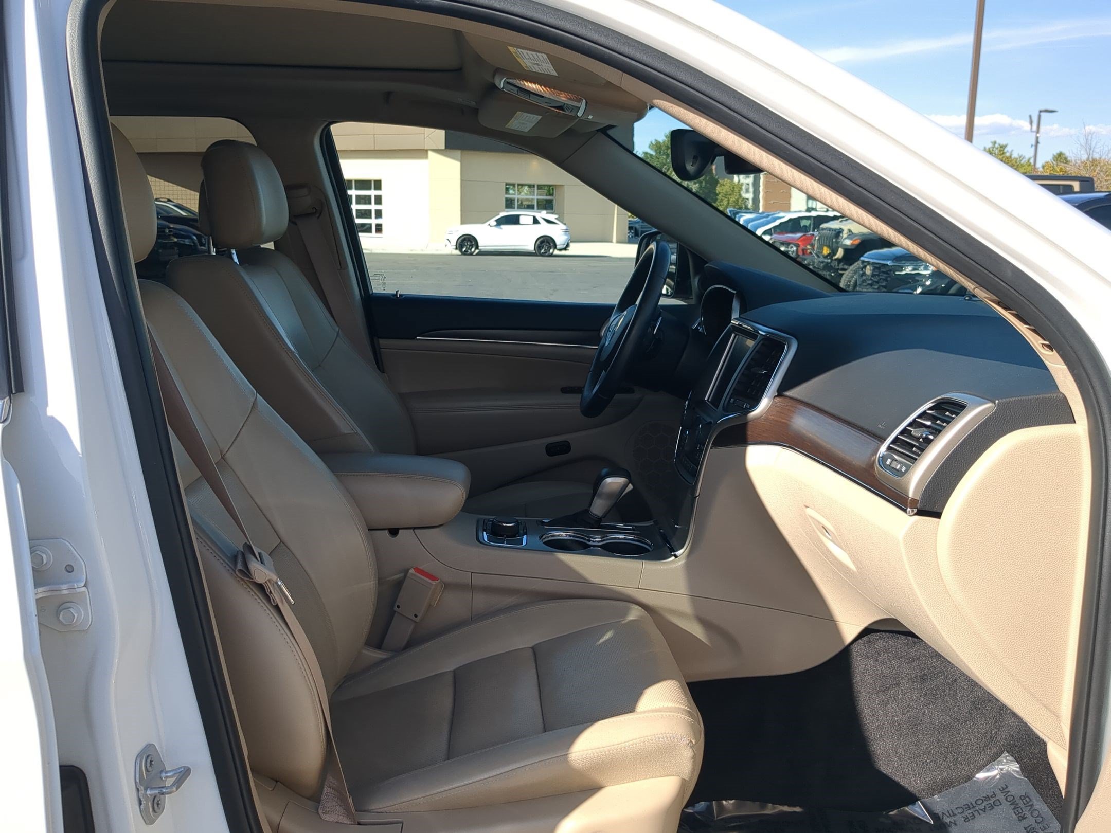Used 2017 Bright White Clearcoat Jeep Limited image 32
