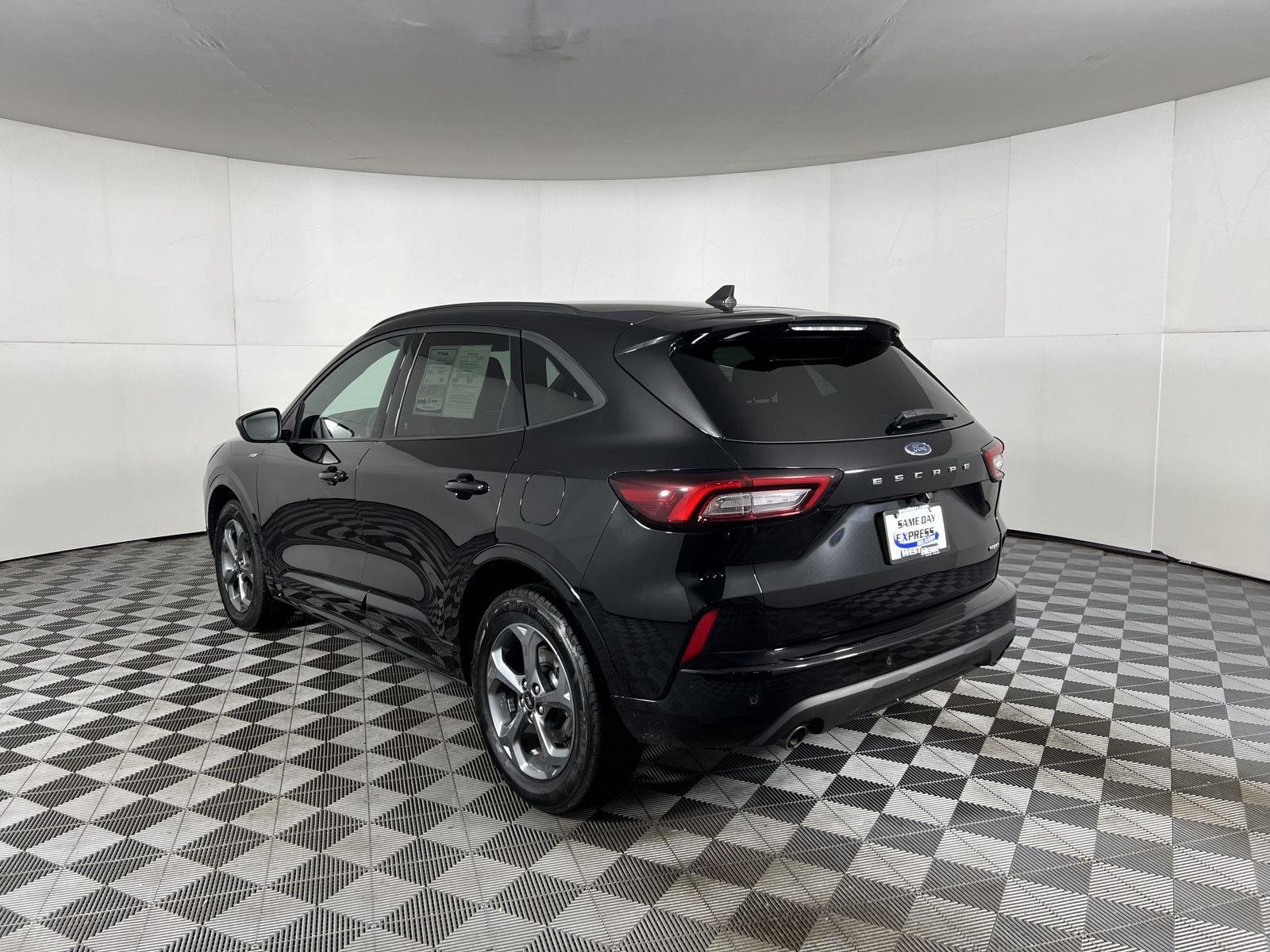 Used 2023 Agate Black Ford ST-Line image 22