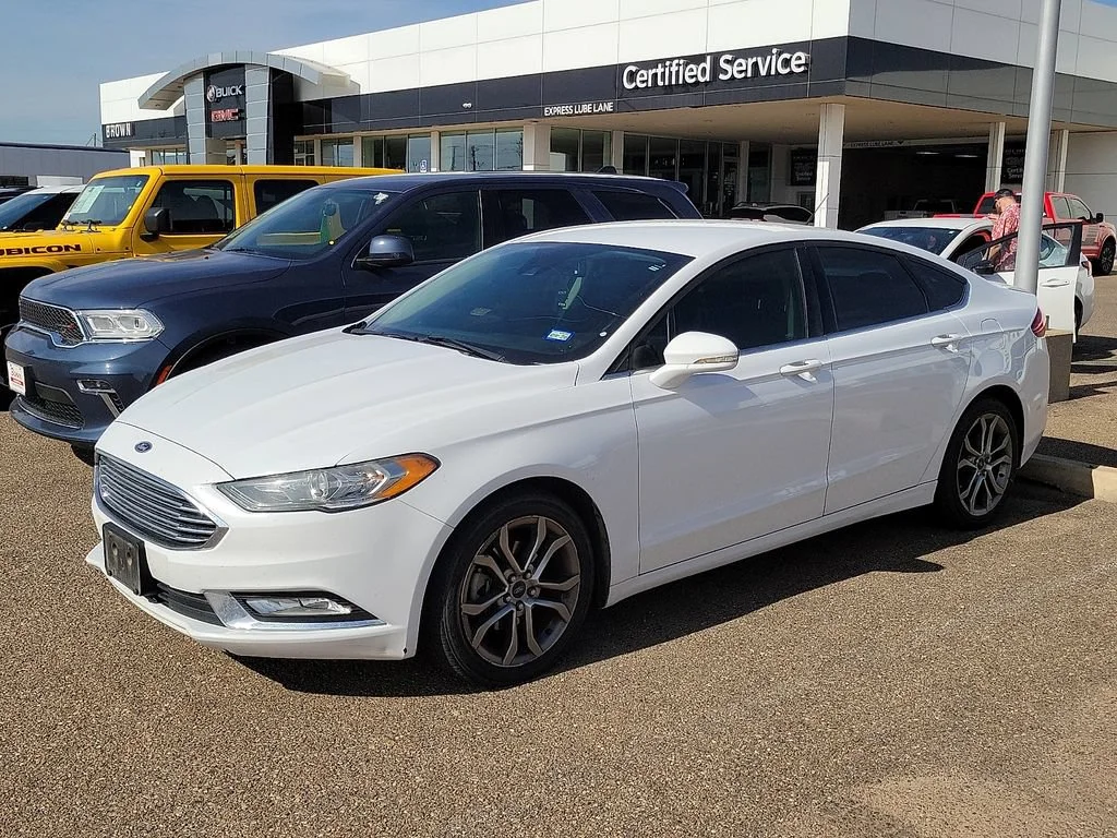 Used 2017  Ford SE image 4
