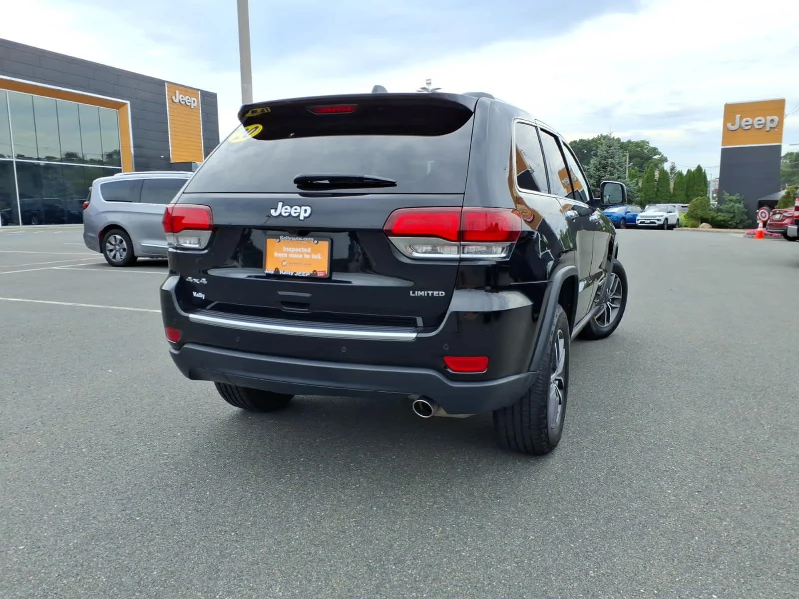 Certified Used 2020 Diamond Black Crystal Pearlcoat Jeep Limited image 8