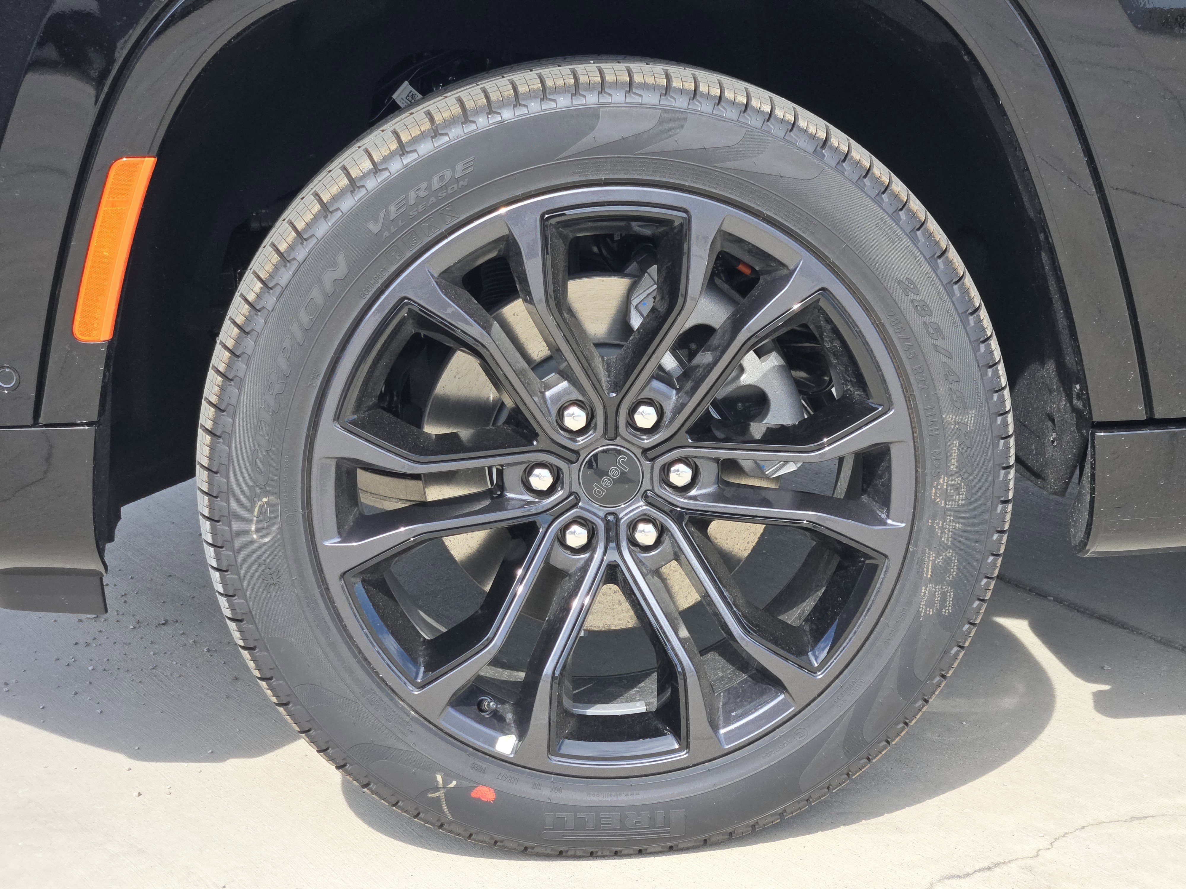 New 2026 High Gloss Black Exterior Paint Jeep Summit Reserve image 9