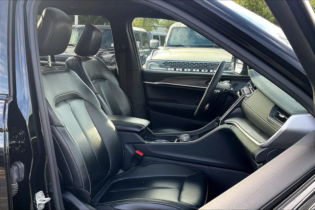 Used 2024 Diamond Black Jeep 4xe image 6