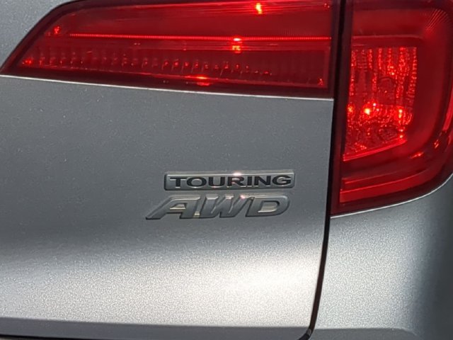Used 2017 Lunar Silver Metallic Honda Touring image 5