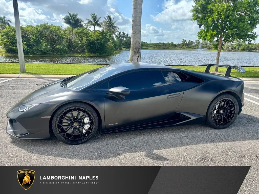 Used 2018 Black Lamborghini Performante image 1