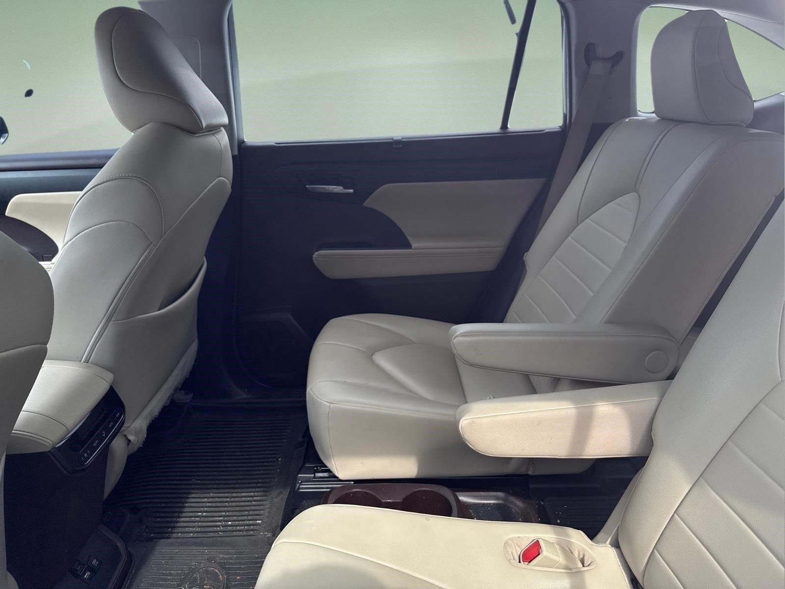 Used 2021 Magnetic Gray Metallic Toyota XLE image 5