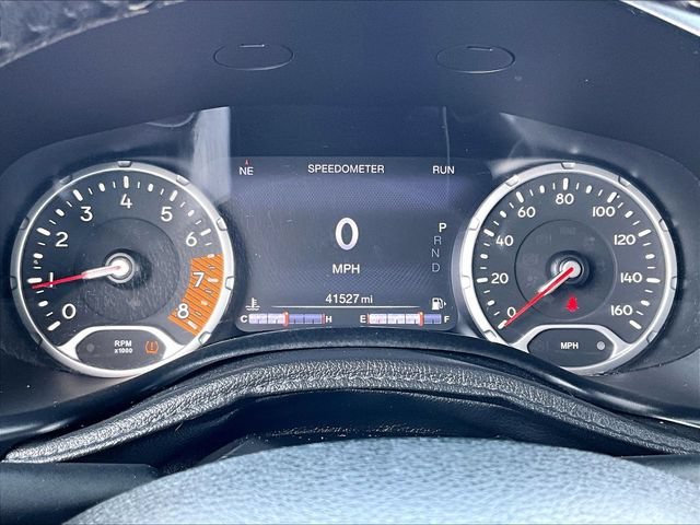Used 2020 Alpine White Clea Jeep Altitude image 25