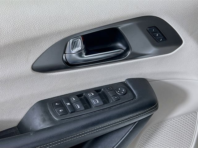 2023 Chrysler Pacifica Touring L - Photo 9