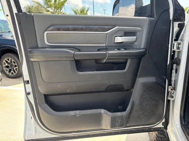 Used 2022 White Ram Big Horn image 9