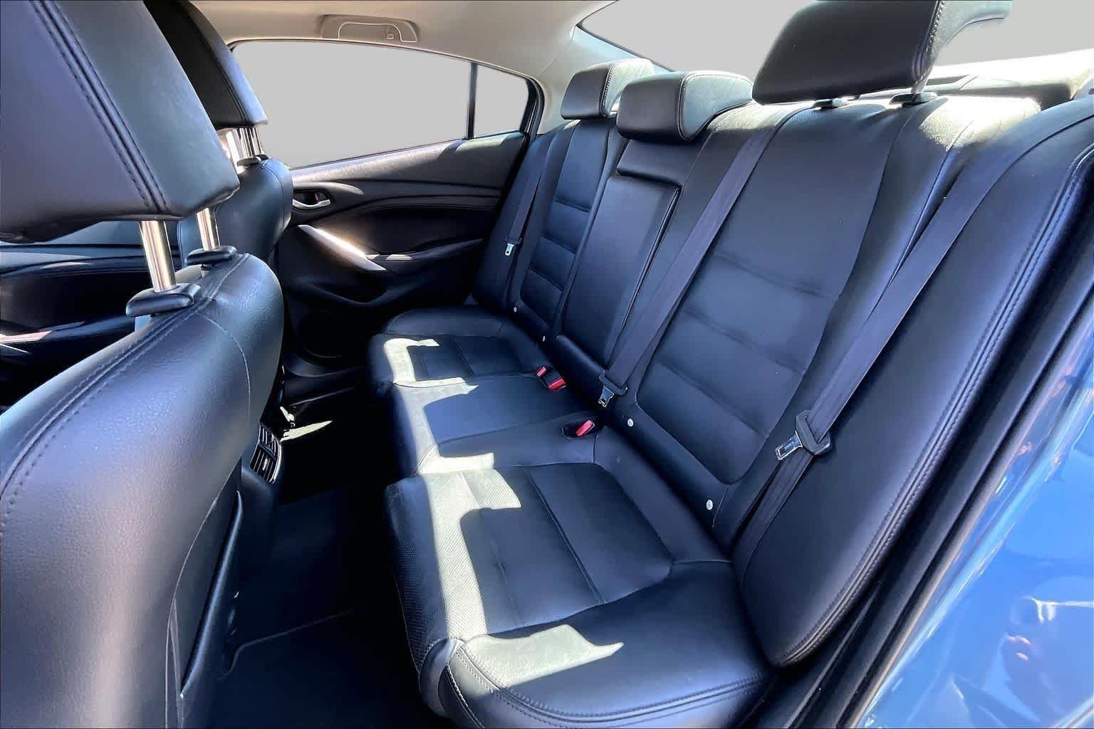 Used 2016 Blue Reflex Mica Mazda i Grand Touring image 20