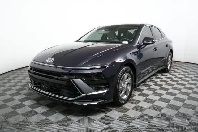 New 2026 Carbon Blue Hyundai SE image 65